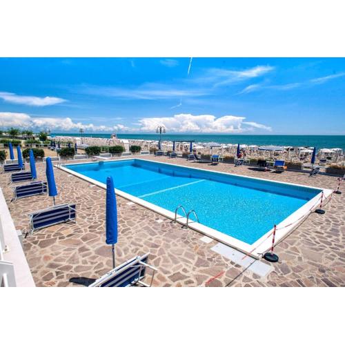 Sea view apartment with swimming pool