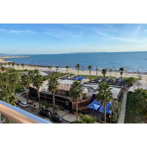 Sea view apartment/beach/city center/WiFi