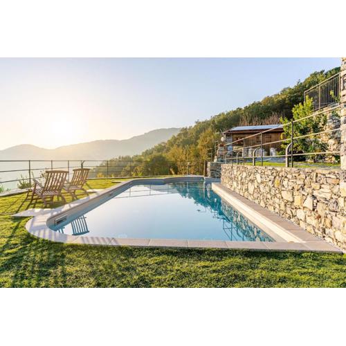 Sea-View Retreat - Pool, Tavern, Fireplace