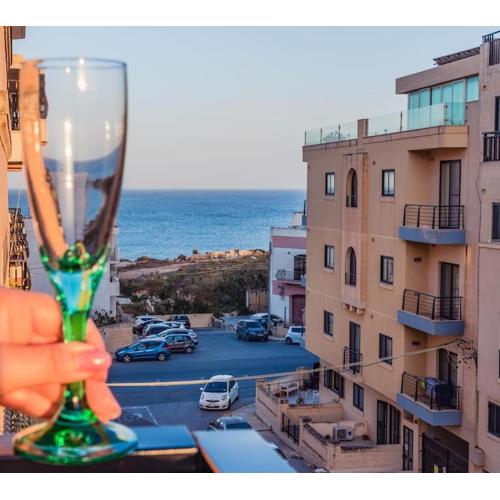 Sea-View Studio Apartment - Sleeps 2