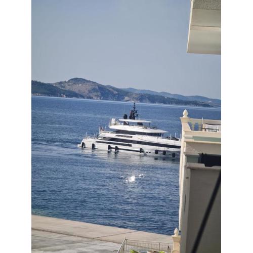 Sea white saranda