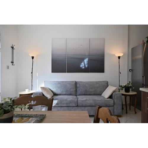 Seabreeze apartment in Palaio Faliro/ Netflix