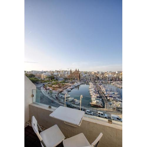Seafront 3 bedroom apartment
