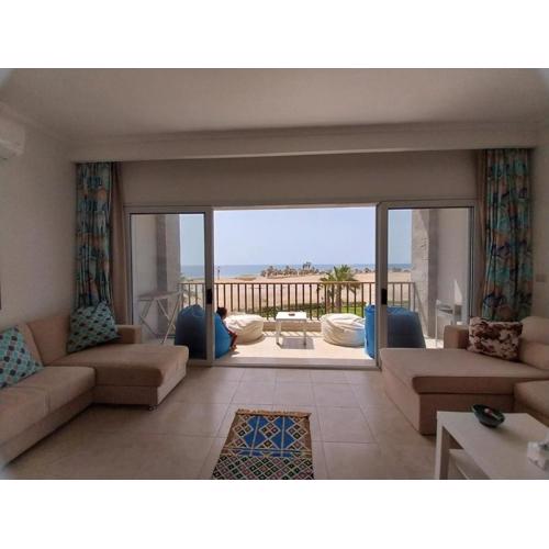 Seafront Apartment amazing view