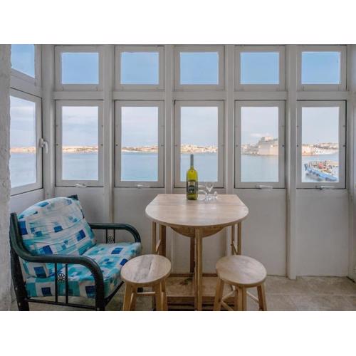 SeaFront Apartment In Valletta