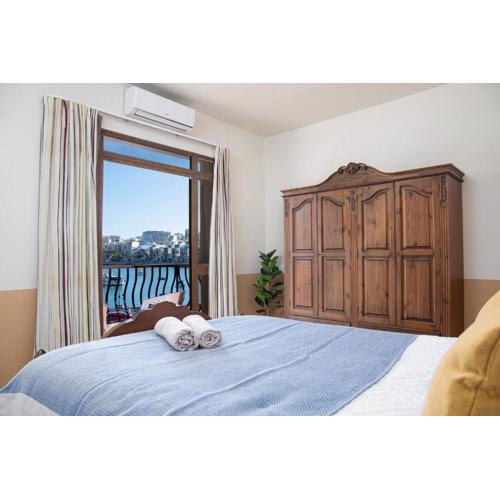 Seafront Bedroom with stunning views, balcony and en-suite