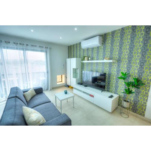 Seafront bright & spacious 2 bedroom, balcony, KDEG1-1