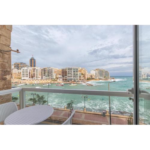 Seafront Designer Bliss in Central St Julian\