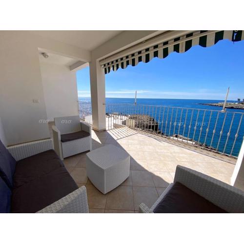 Seafront flat