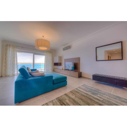 Seafront Luxury Apartment with Pool