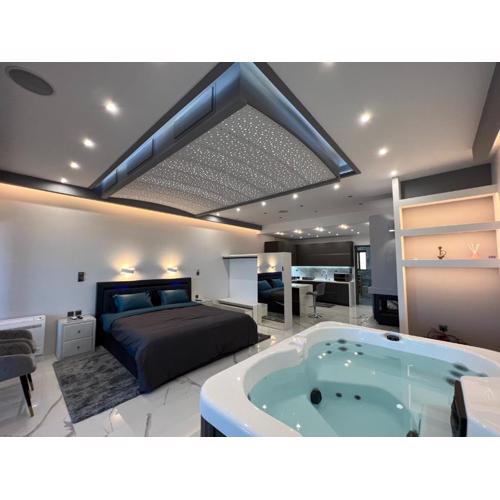 Seafront Luxury Suite with Jacuzzi & Sauna
