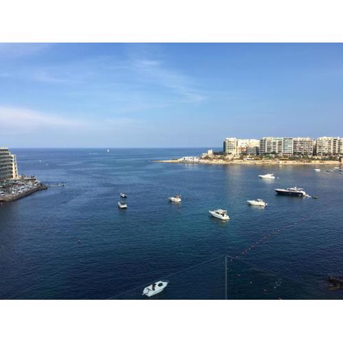 Seafront Penthouse Triplex- Roof Terrace & Hot Tub