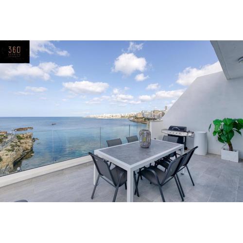 Seafront property with beautiful views & outdoor by 360 Estates