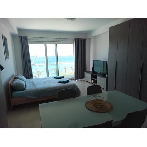 Seafront studio apartment San Paul\