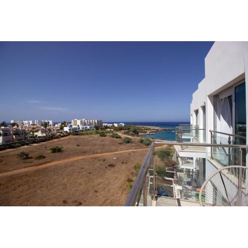 Seafront Stylish Apt, Protaras