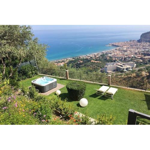 Seafront Villa in Cefalù with Private Jacuzzi