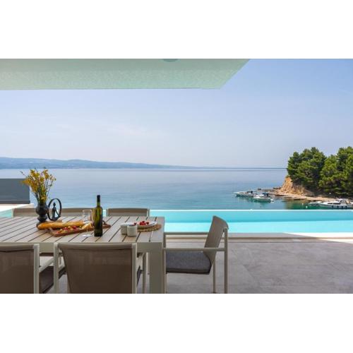 Seafront Villa Nina with 5 en-suite bedrooms