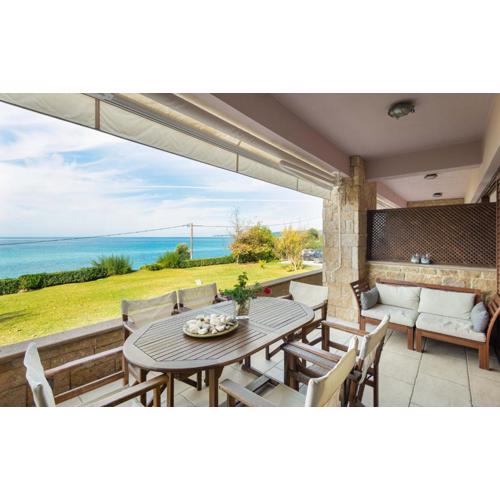 Seagrove, Beachfront Villa In Possidi #FeelsLikeHome