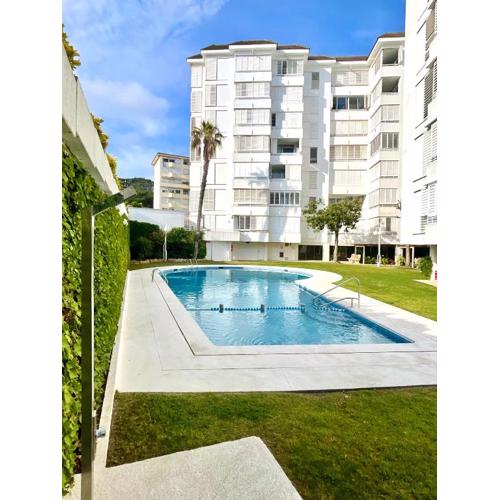 SeaHomes Vacations, LA MER BLEUE, beach&pool, PK, full equipped in Fenals Beach