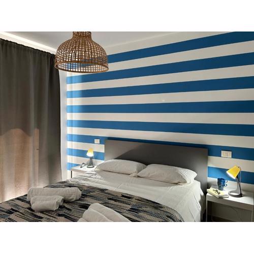 Sealands 50 meters from the sandy beach with wifi