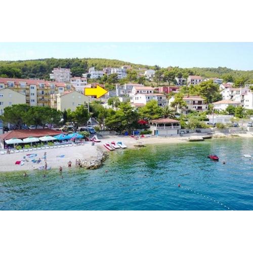 Seaside apartments with a swimming pool Arbanija, Ciovo - 24254