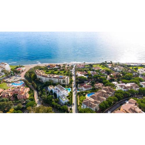 Seaside elegance with sea view