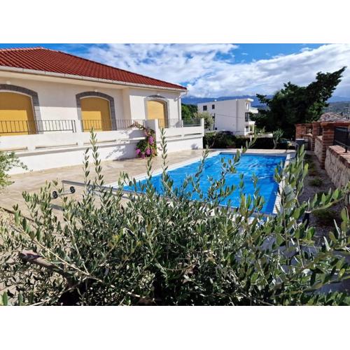 Seaside family friendly house with a swimming pool Barbat, Rab - 22081