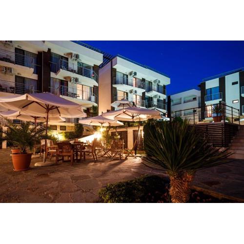 Seaside Garden 2 Bedroom Apartment For 41 Pax
