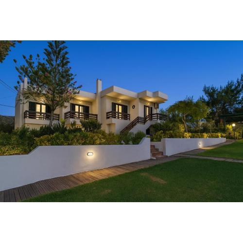 Seaside Gem near Heraklion, Villa Maro\