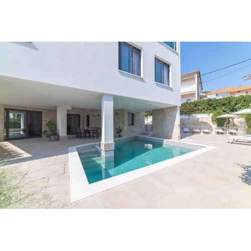 Seaside luxury villa with a swimming pool Trogir - 24341