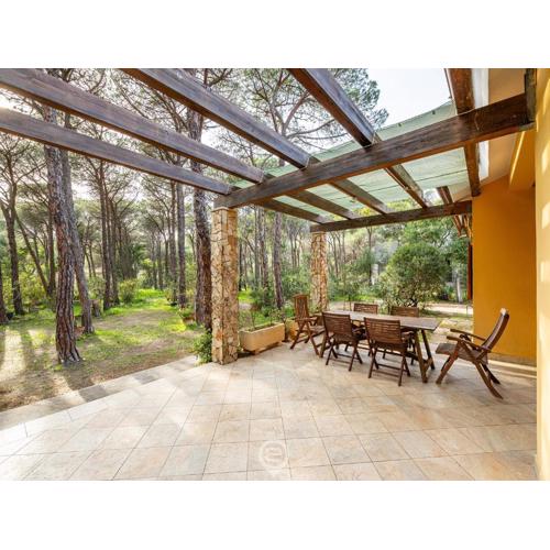 Seaside Pineta Retreat