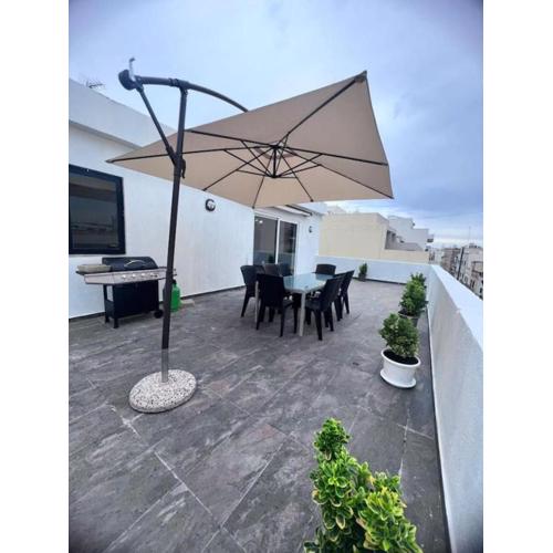 Seaside spacious penthouse with amazing views