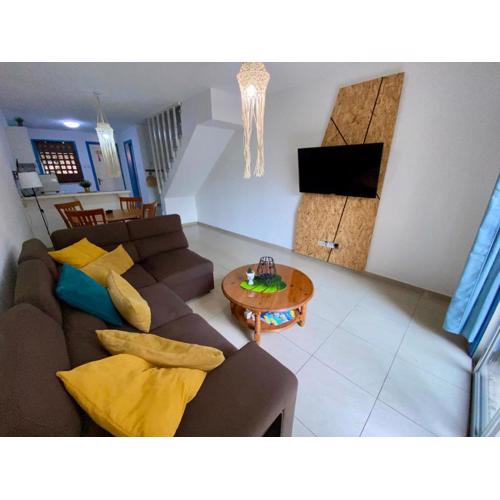 Seaside Two Bedroom Cosy Townhouse in Tourist Area