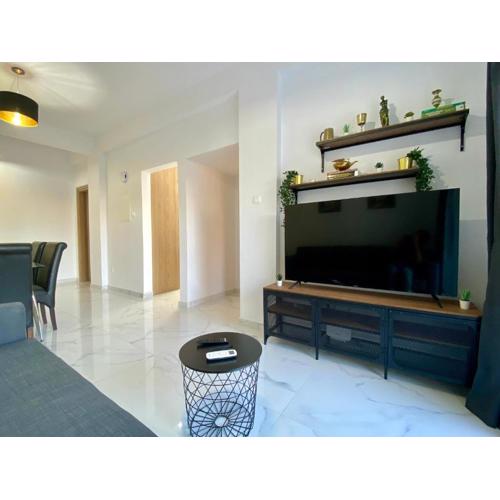 Seaside Two Bedroom Modern Flat in Tourist Area