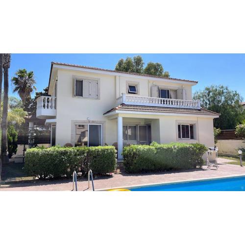 Seaside villa 4bdr, large pool