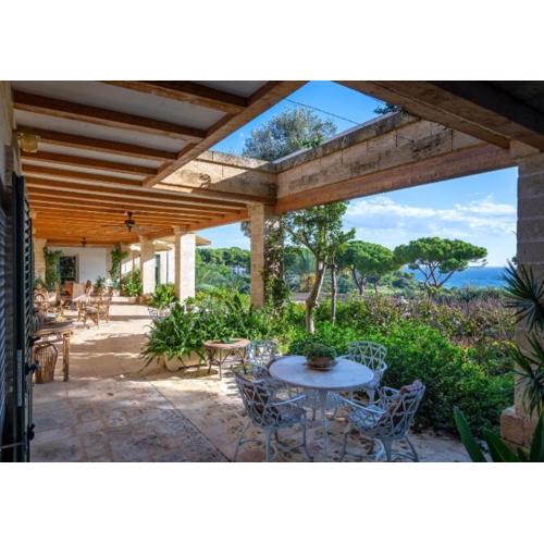Seaside Villa With Pool In Taranto