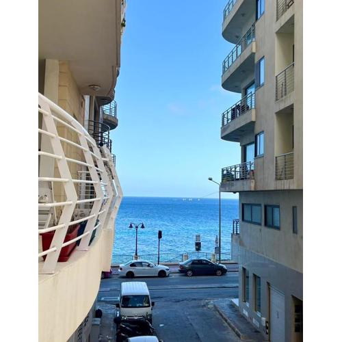 Seaview 2 Bedroom Apartment in Qui-Si-Sana, Sliema