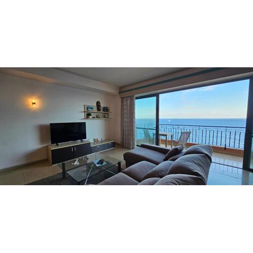 Seaview 3 bedrooms in Balluta Beach S5