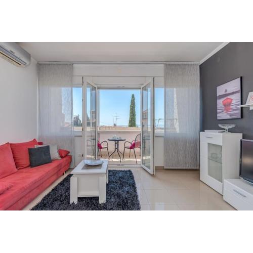 SeaView Apartment in City Centre