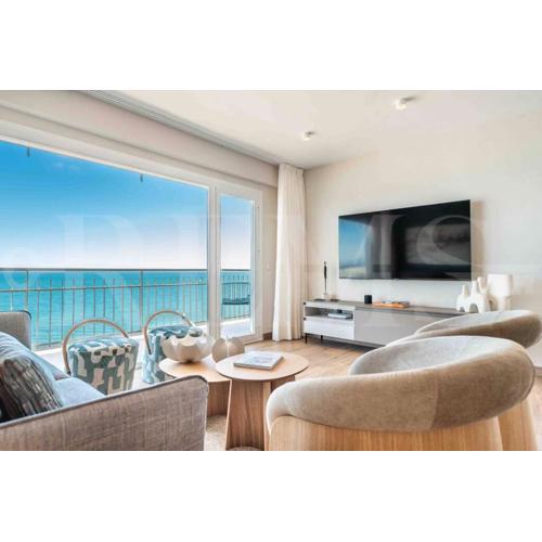 Seaview coastal apartment in Benalmadena by REMS