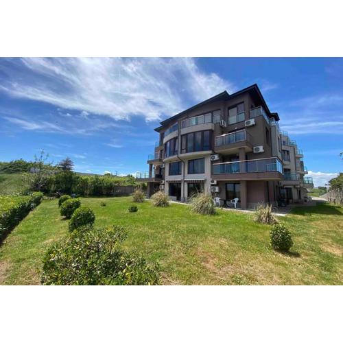 Seaview dreamy apartment with a pool and garden