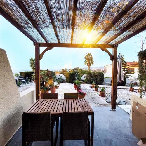 SeaView Luxury Apartment Chloraka Paphos, Pool, Smart TV 65 Inch