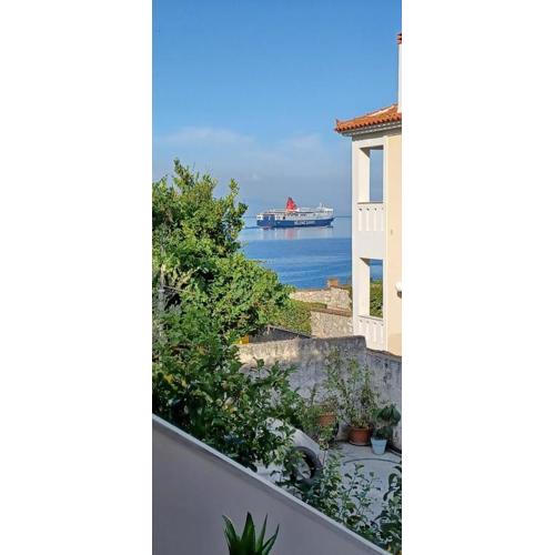 Seaview Luxury Apartment with private parking