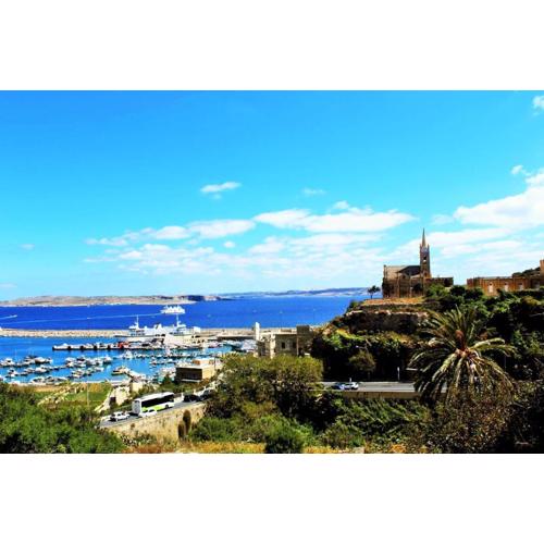 Seaview Luxury Penthouse with Shared Swimming Pool