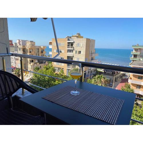 SeaView new Cozy Apt Beach front