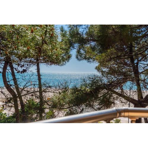 Seaview Pine Apartment by PS