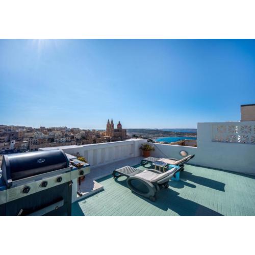 Seaview Rooftop, 3 bed, 2 bath