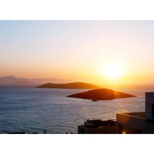 Seaview (Sunset & Greek-Islands) Luxury Apartment