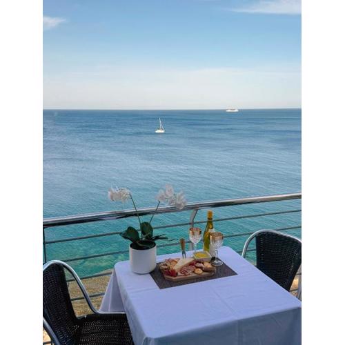 Seaview Tower Apartment