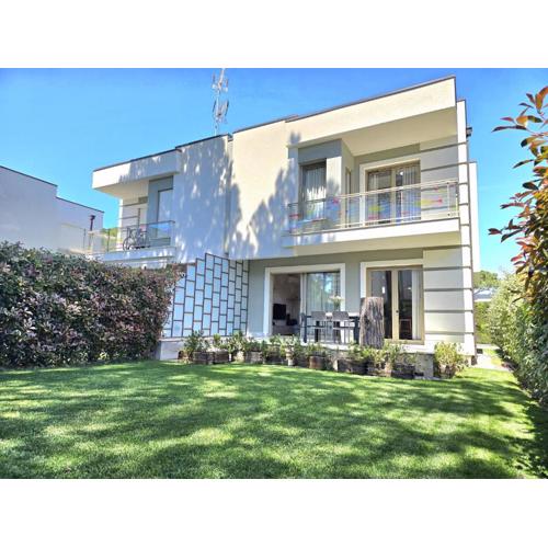 Secure & Stylish Villa in Gjiri i Lalzit